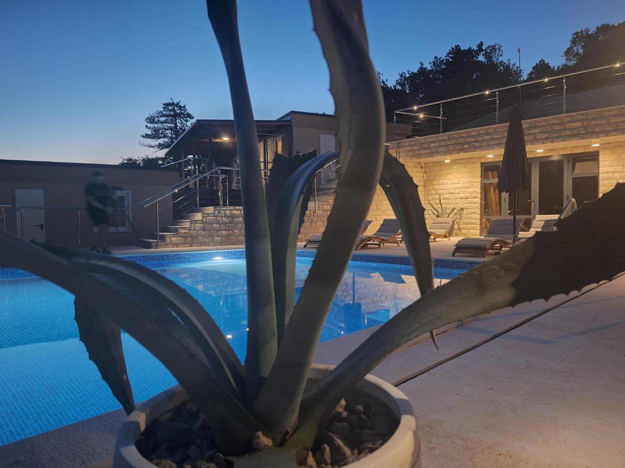 Hotel Boora Glamp Experience & Heated Infinity Pool Senj  Esterno foto