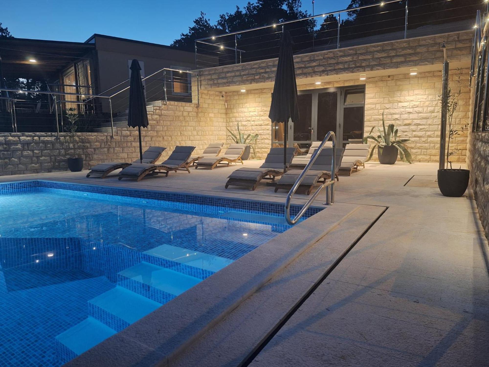 Hotel Boora Glamp Experience & Heated Infinity Pool Senj  Esterno foto